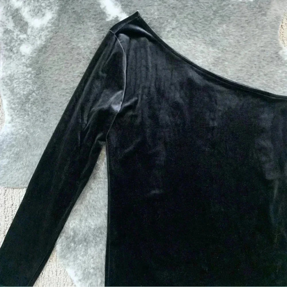 NWT Old Navy Velvet One Shoulder Top - Picture 3 of 11